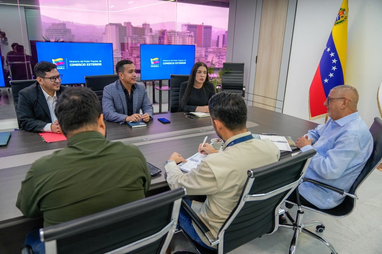 Ministerio de Comercio Exterior y Escuela Nacional de Hacienda Pública avanzan en convenio de cooperación académica