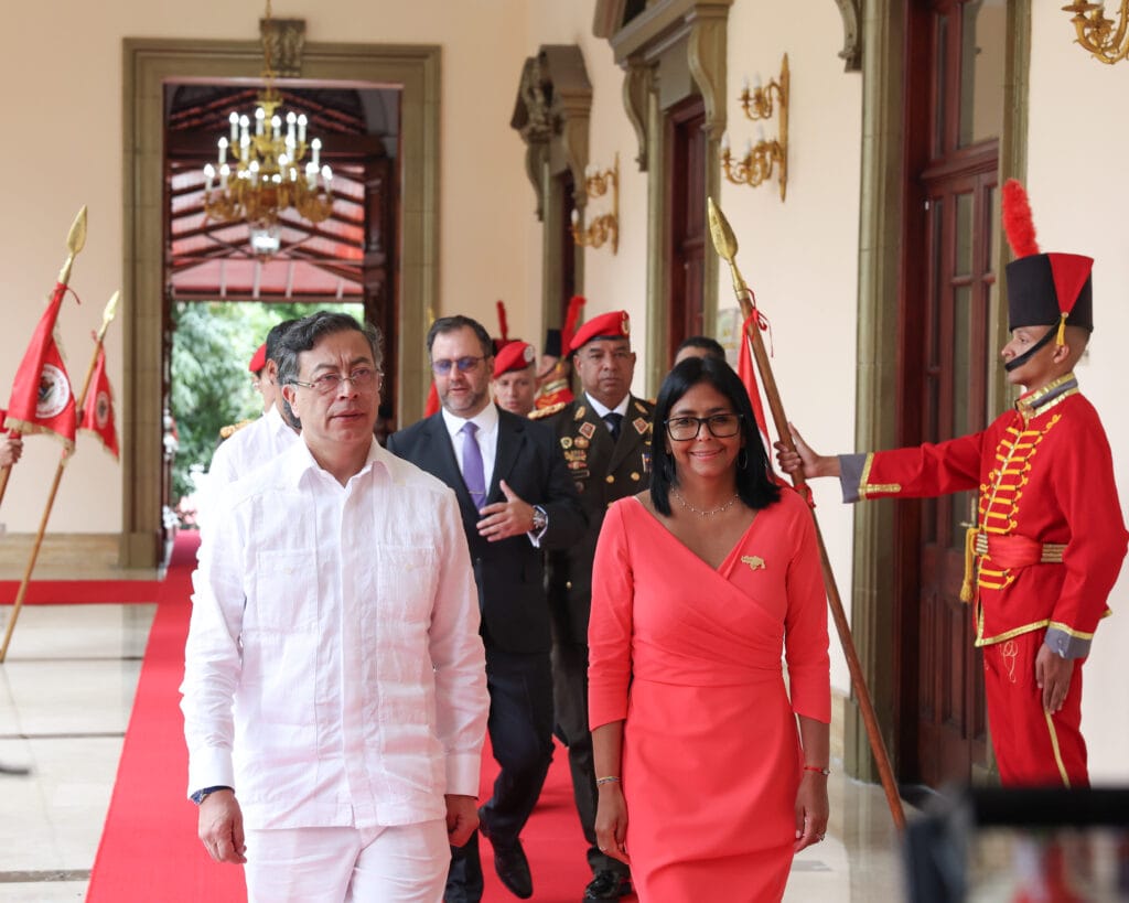 Presidenta (E) Delcy Rodríguez recibió a Gustavo Petro en Miraflores