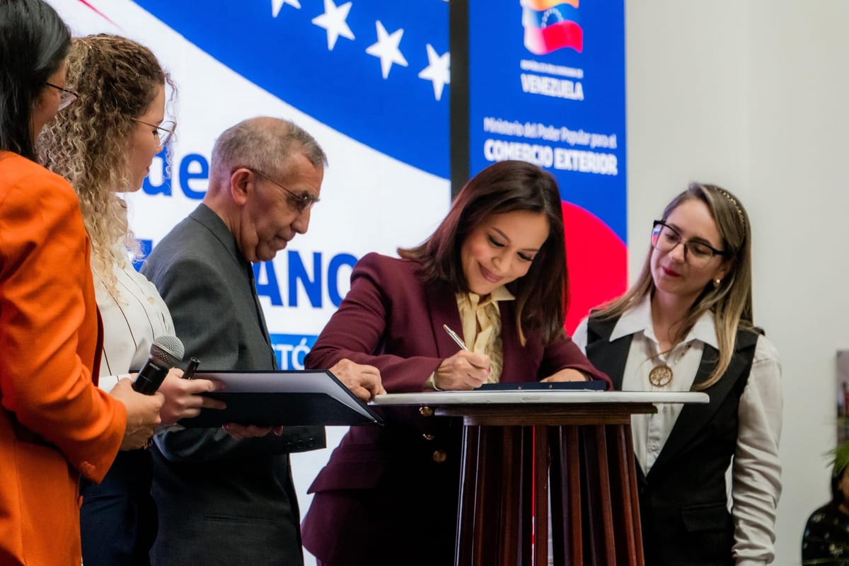 Venezuela fortalece su visión exportadora con convenio entre MinComercio Exterior y el CNEH