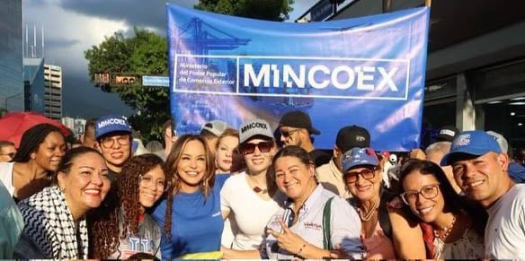 Trabajadores del Ministerio de Comercio Exterior marcharon por la paz y soberanía del país