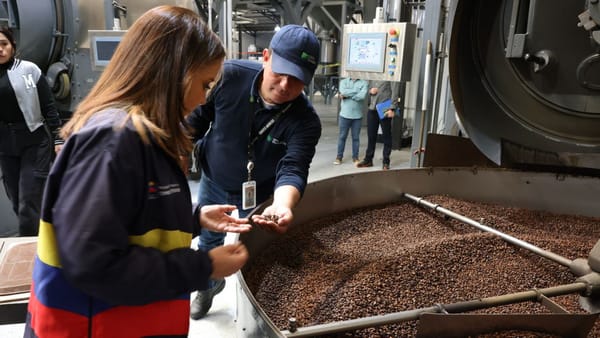 Ministra de Comercio Exterior acompañó carga de exportación hacia Filipinas y EE.UU.